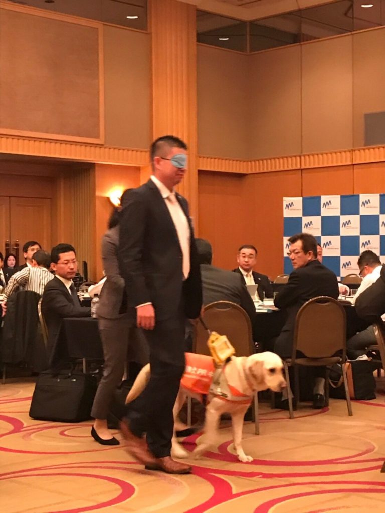 【社会貢献活動】盲導犬&白杖体験